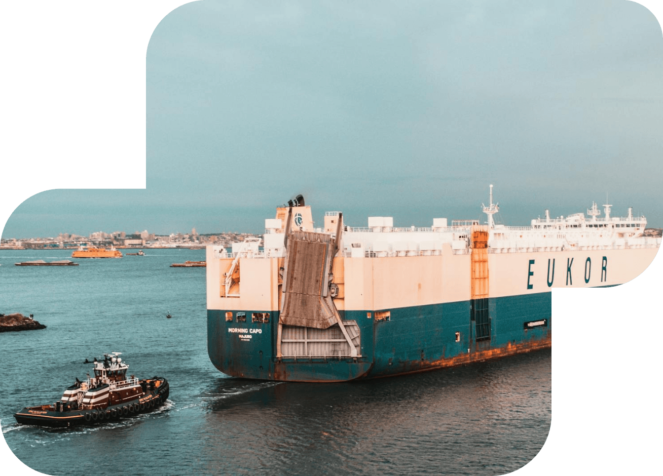 Navire cargo avec des conteneurs